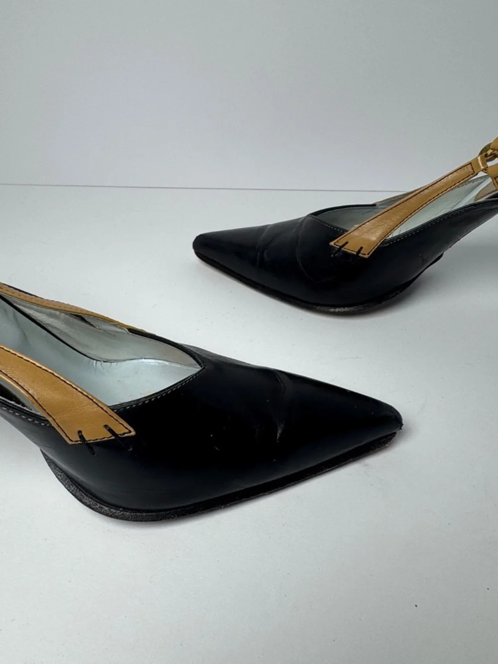 TOD'S Women's Black Leather Tan Strap Slingback Pumps Pointy Toe 39 Chic Classic